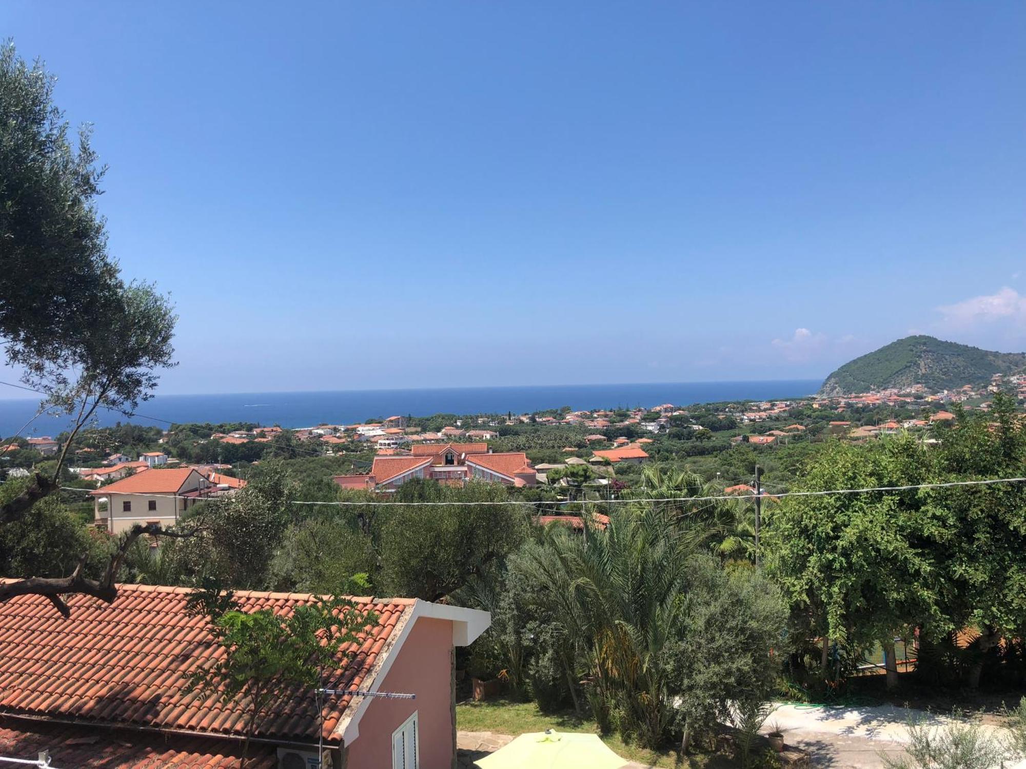 Residence Serrone Санта-Мария-ди-Кастеллабате Экстерьер фото